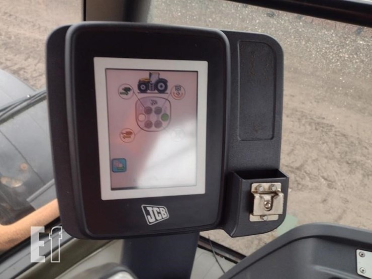 jcb-fastrac-8250-image-8