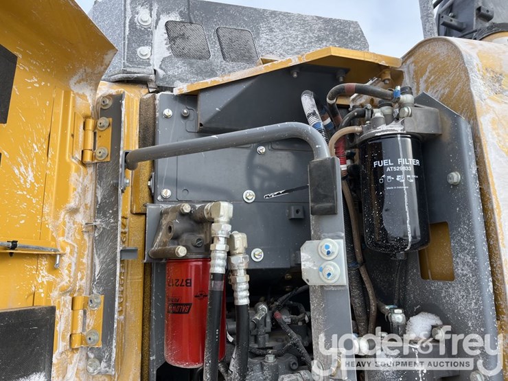 2022-deere-135g-image-11