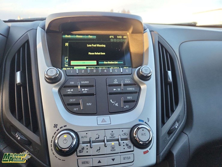 2017-chevrolet-equinox-lt-image-21