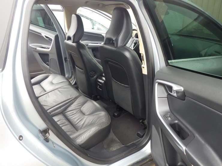 2013-volvo-xc60-image-8