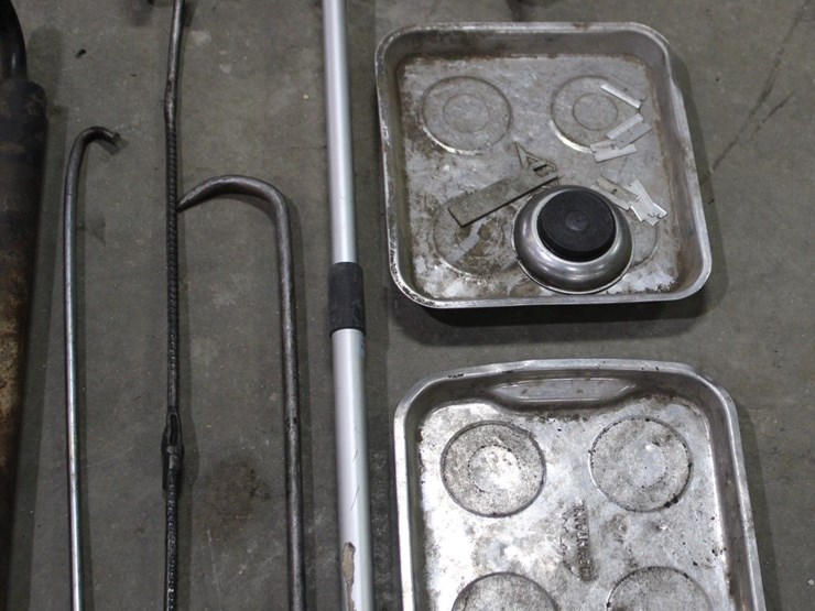 magnetic-roller-and-trays-with-handmade-hooks-image-3