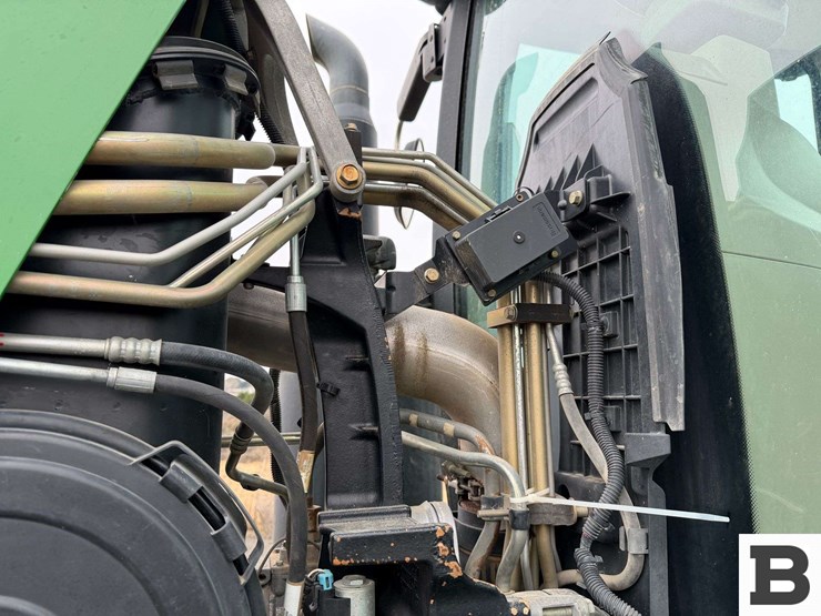 2011-john-deere-8310r-image-66