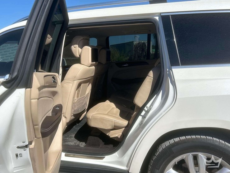 2017-mercedes-benz-gls450-awd-suv-image-22