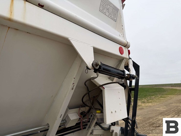 2003-international-7600-image-22