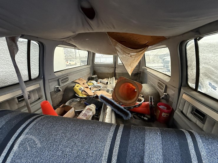 1983-chevrolet-suburban-image-23