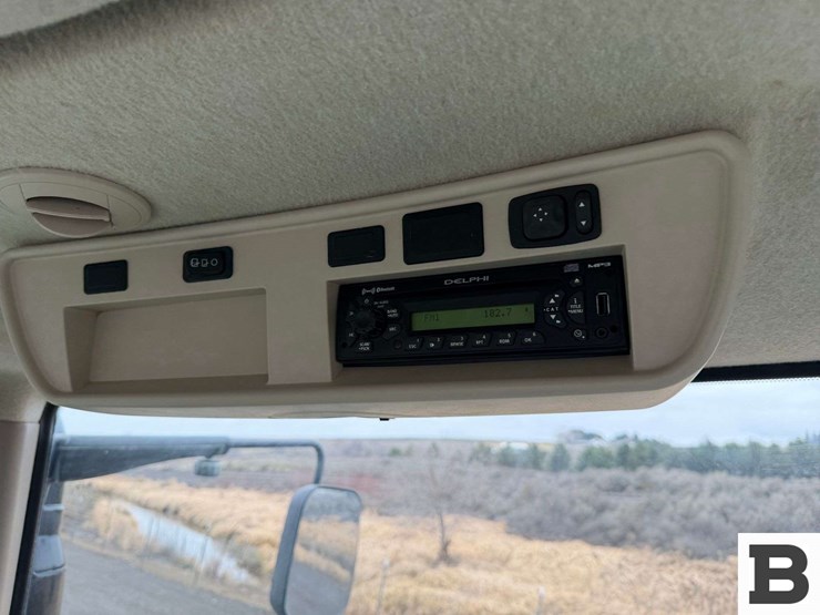 2012-john-deere-8335r-image-107