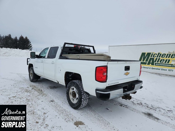 2018-chevrolet-silverado-2500hd-image-3