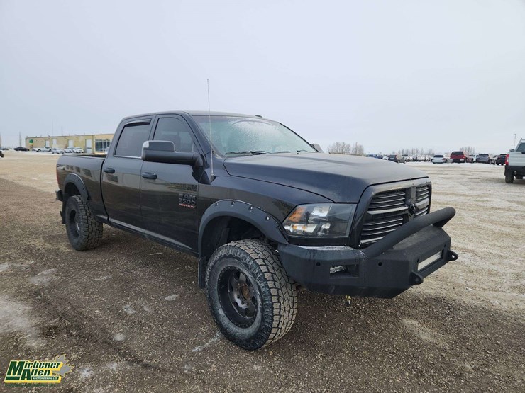 2017-dodge-3500-image-2