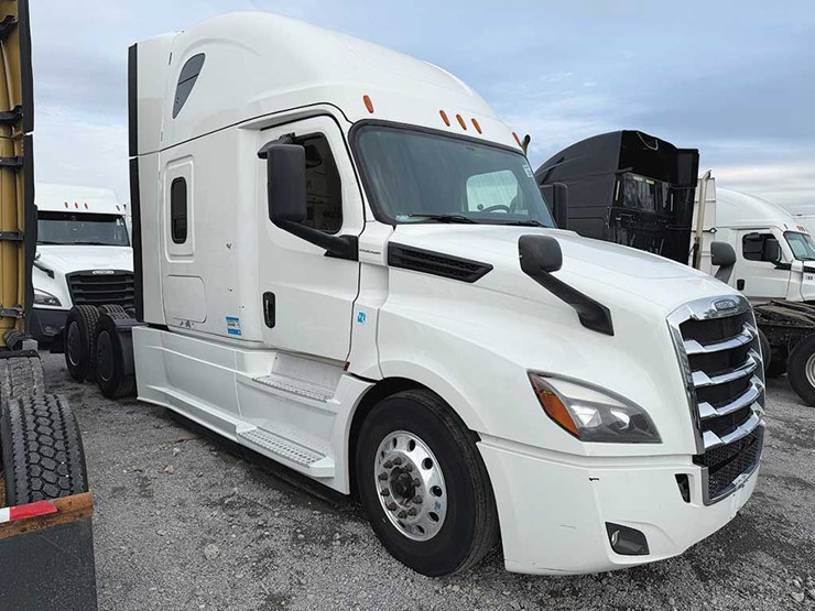 2022-freightliner-cascadia-126-image-1