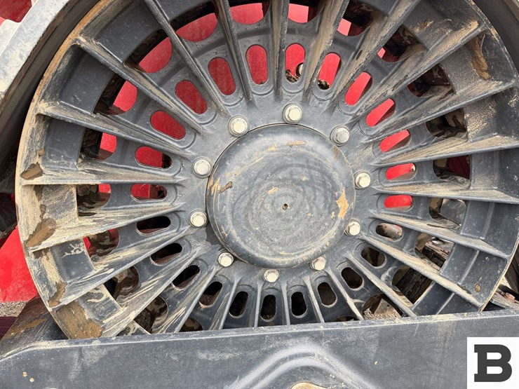 2014-case-ih-steiger-370-rowtrac-image-32