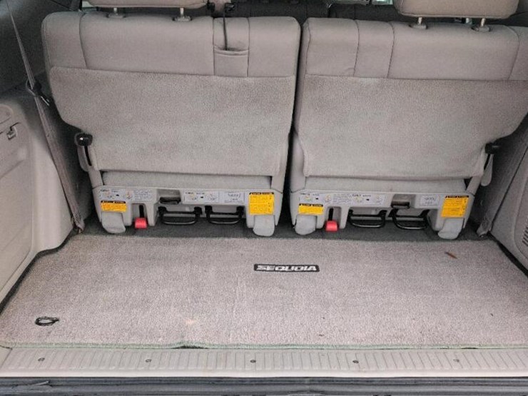 2003-toyota-sequoia-image-10