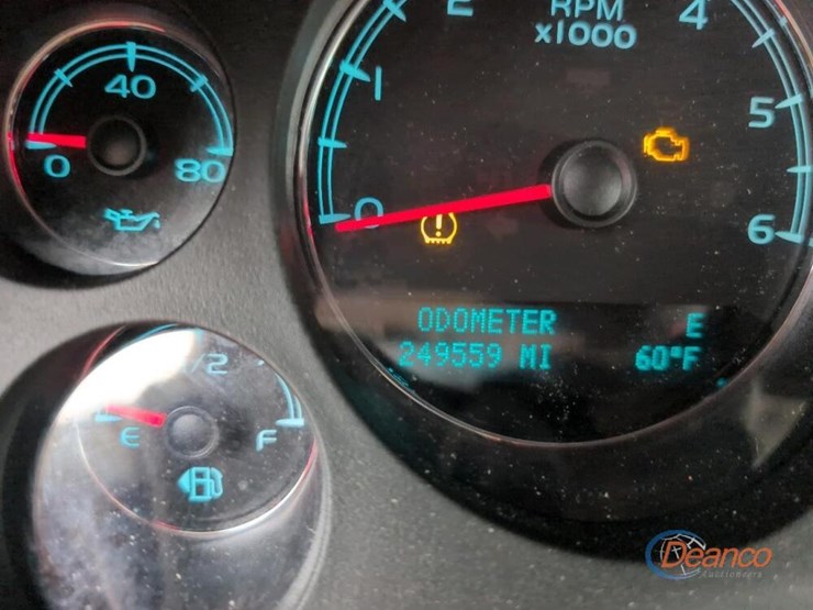 2010-chevrolet-suburban-image-5