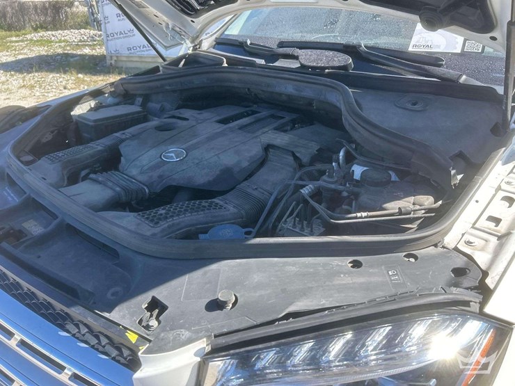 2017-mercedes-benz-gls450-awd-suv-image-8