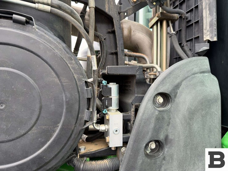 2012-john-deere-8335r-image-87