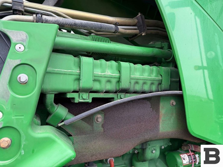 2011-john-deere-8310r-image-60