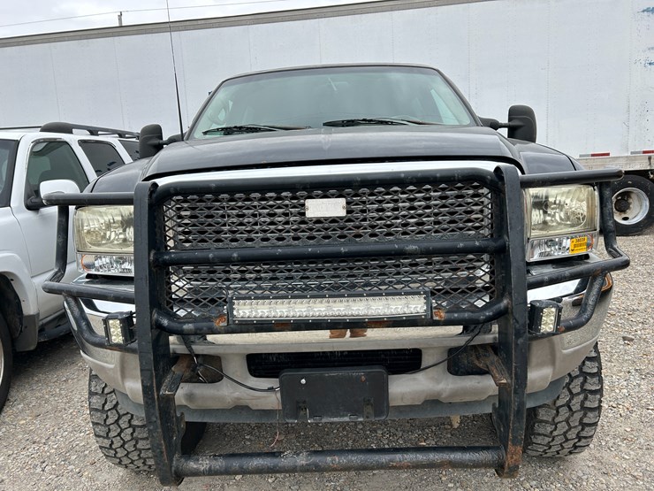 2000-ford-excursion-image-2