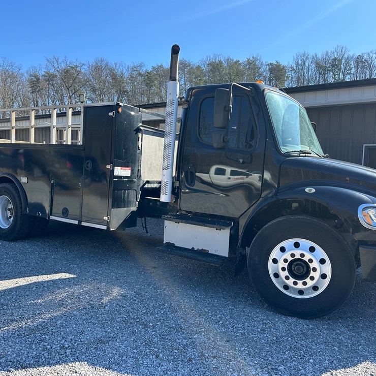 2017 FREIGHTLINER M2 106