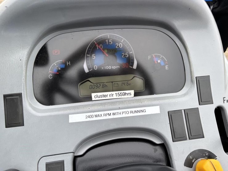 2017-new-holland-workmaster-40-image-32