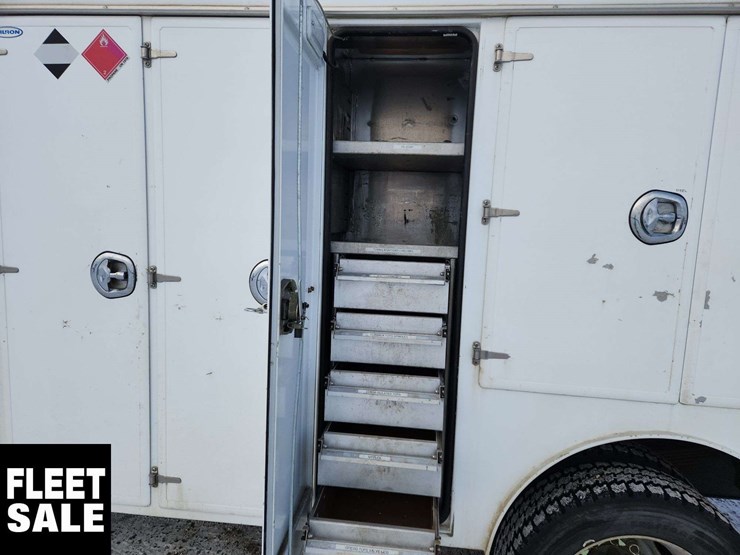 2015-ram-5500-4x4-s/a-service-truck-image-31