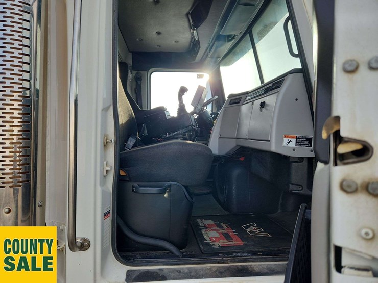 2015-western-star-4700-image-19