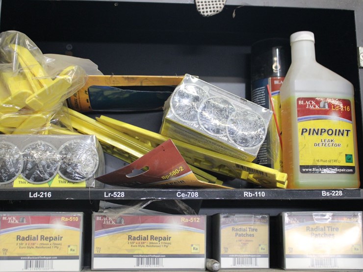 black-jack-tire-repair-box-with-content-image-2