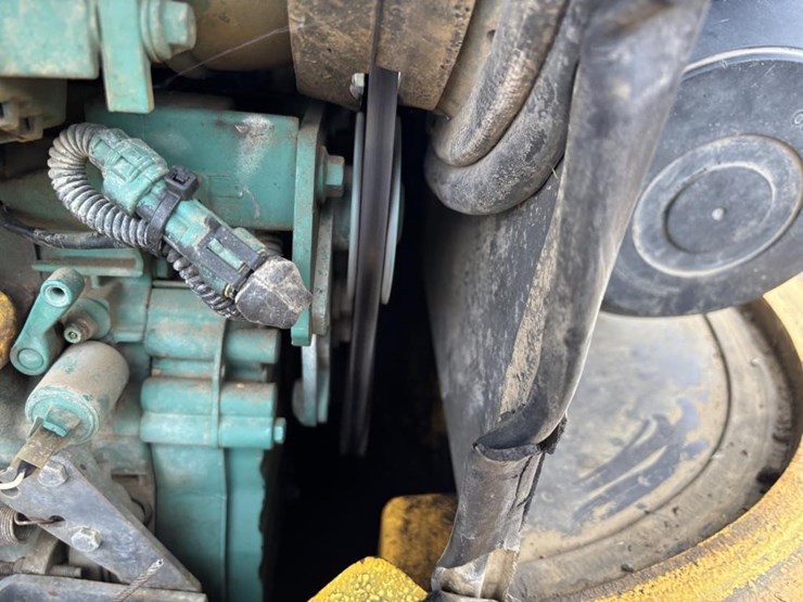 2012-volvo-l30b-image-40