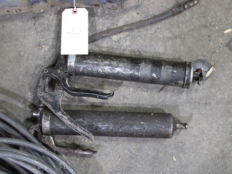 two-grease-guns-with-hose-image-2