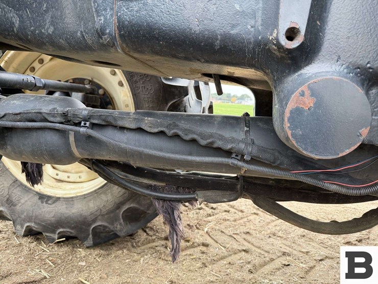 new-holland-t8.330-image-23