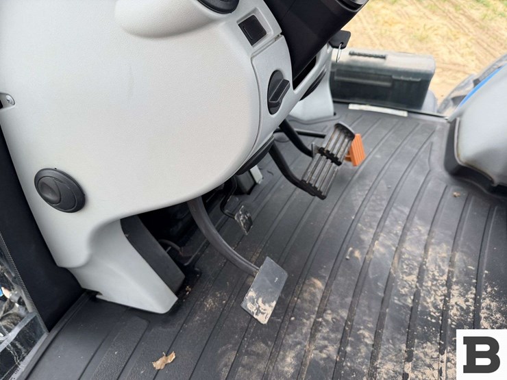 new-holland-t8.330-image-81