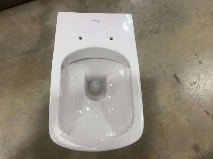 (2)-new-duravit-wall-mounted-toilets-image-2