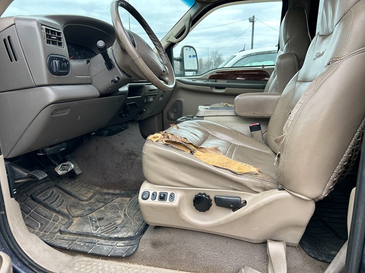 2000-ford-excursion-image-4