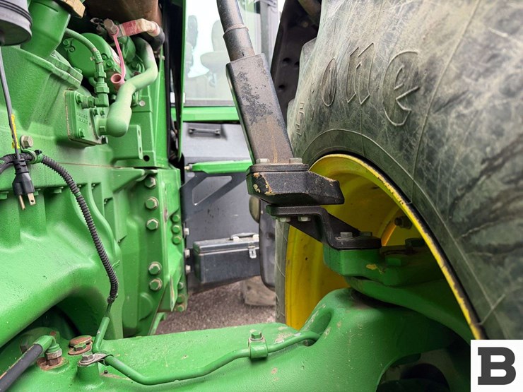 2011-john-deere-8310r-image-16