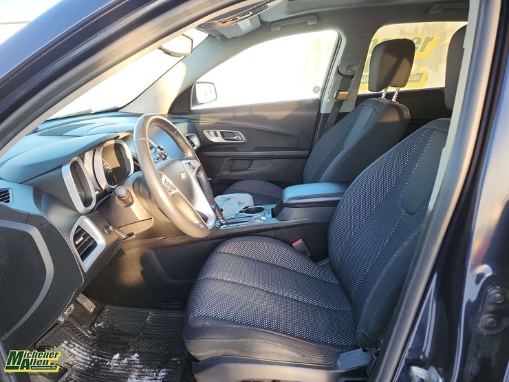 2017-chevrolet-equinox-lt-image-14