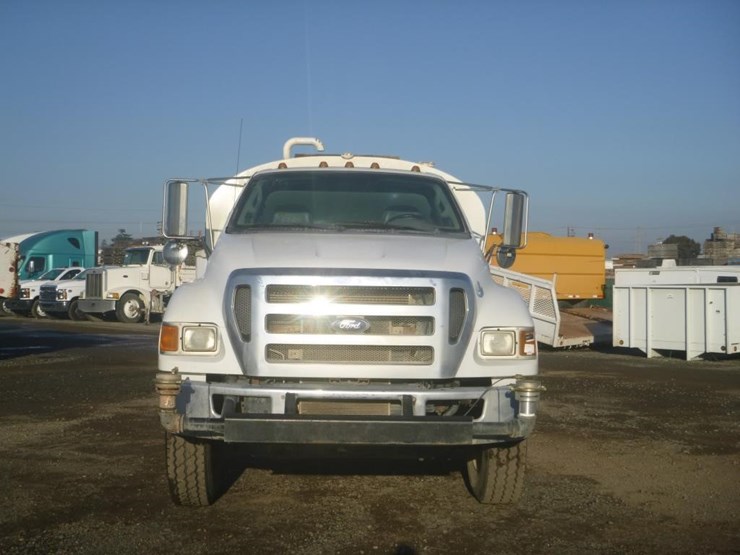 2015-ford-f750-image-8