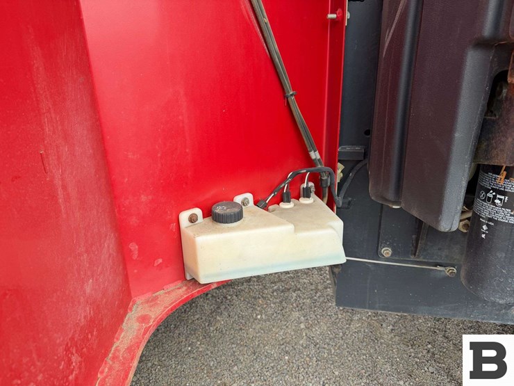 2012-case-ih-600-image-65