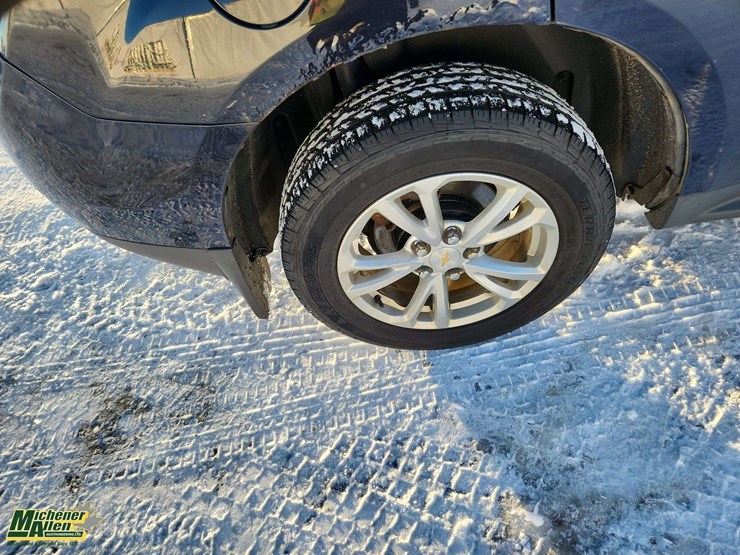 2017-chevrolet-equinox-lt-image-13