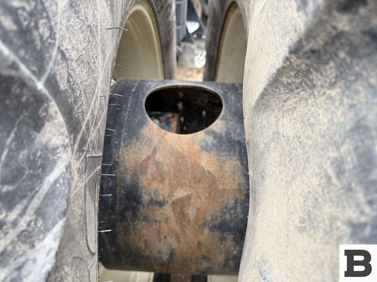 new-holland-t8.330-image-16