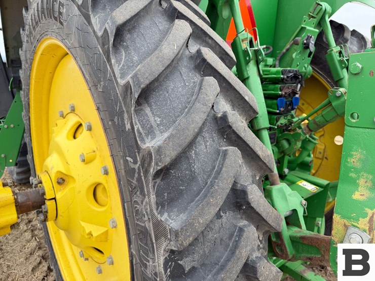 2012-john-deere-7215r-image-22
