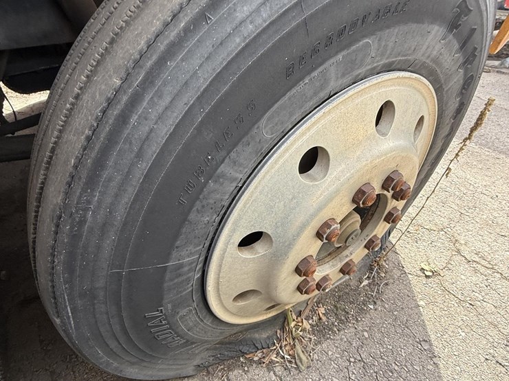 1997-freightliner-fld120-image-5