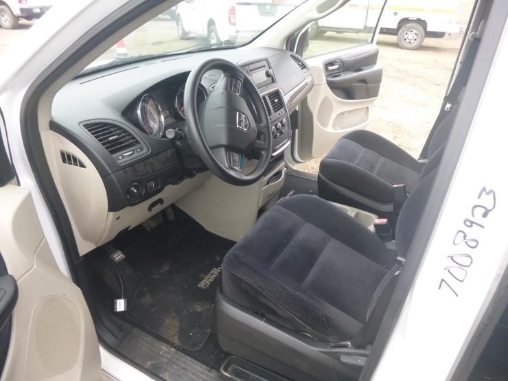 2014-dodge-grand-caravan-image-14