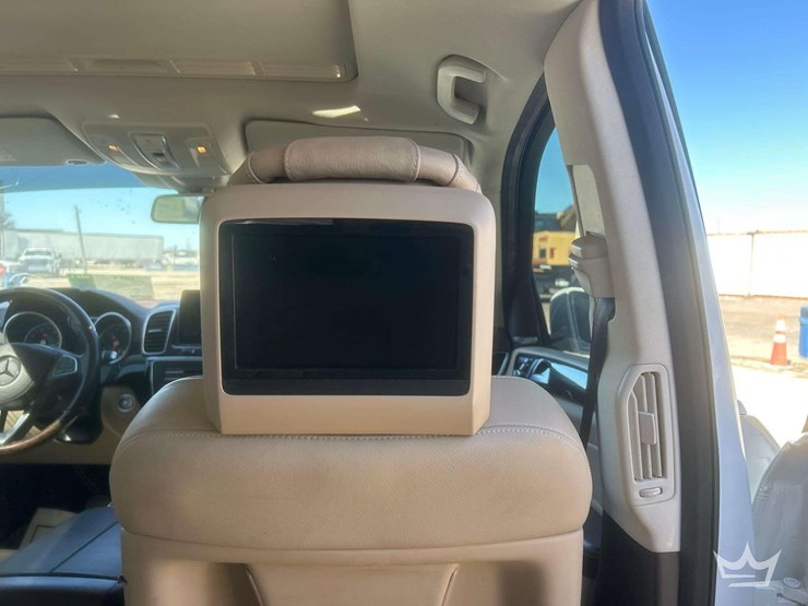 2017-mercedes-benz-gls450-awd-suv-image-25