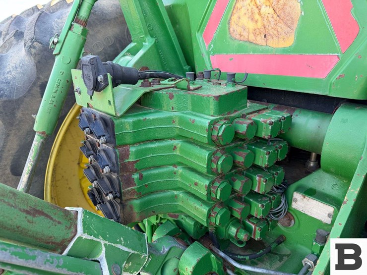 1997-john-deere-8300-image-33