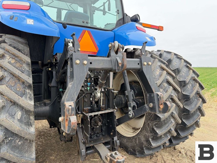 new-holland-t8.330-image-36