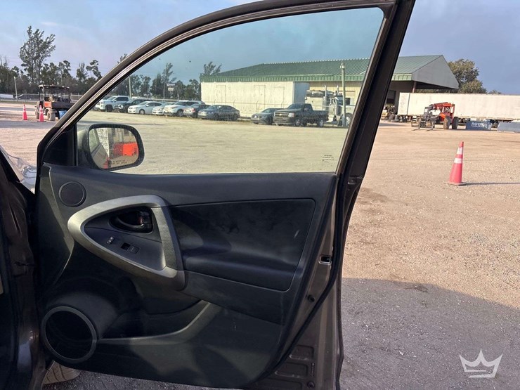 2010-toyota-rav4-image-19