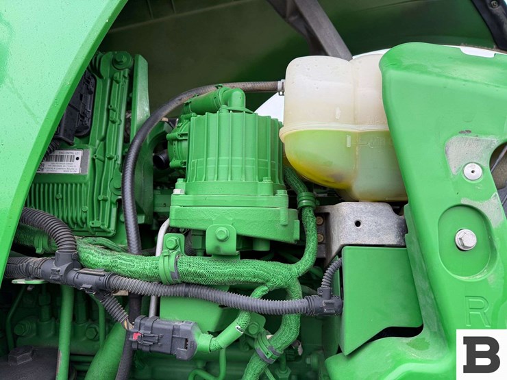 2011-john-deere-8310r-image-55