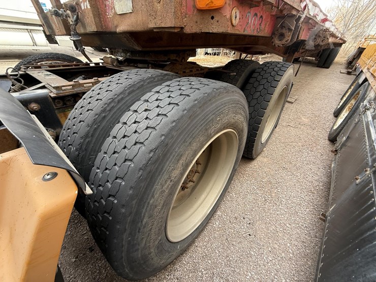 1988-freightliner-flc120-image-36