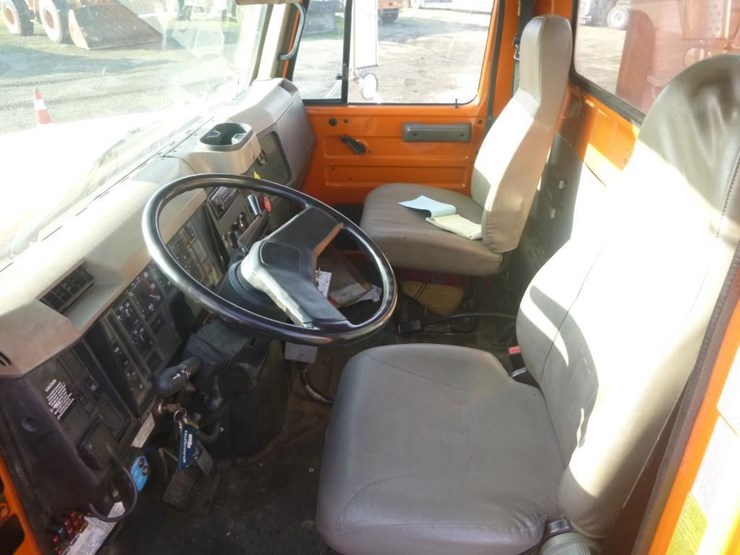 2001-international-4900-image-7