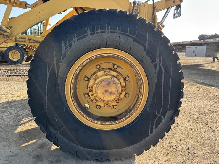 2005-caterpillar-143h-image-25