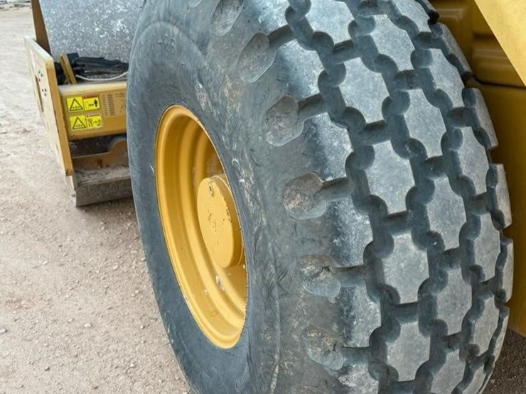 2013-caterpillar-cs56b-image-11