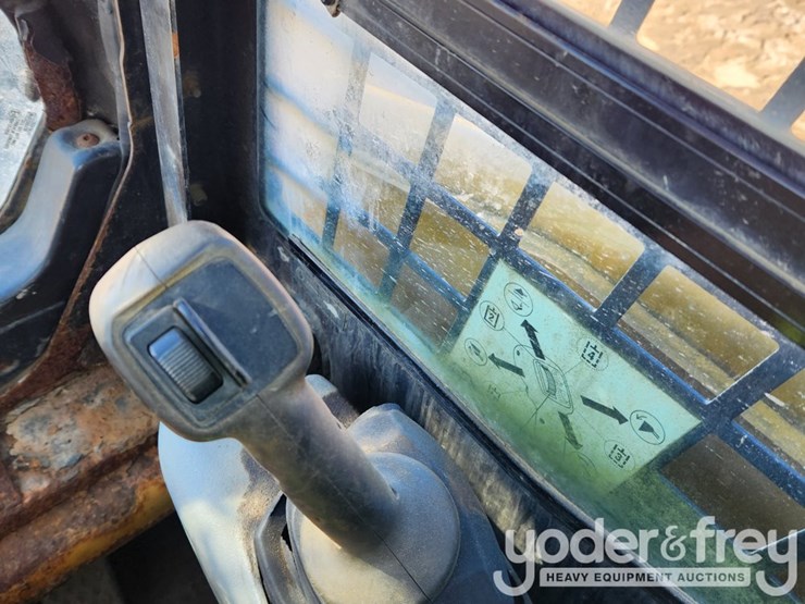 2011-caterpillar-236b3-image-26